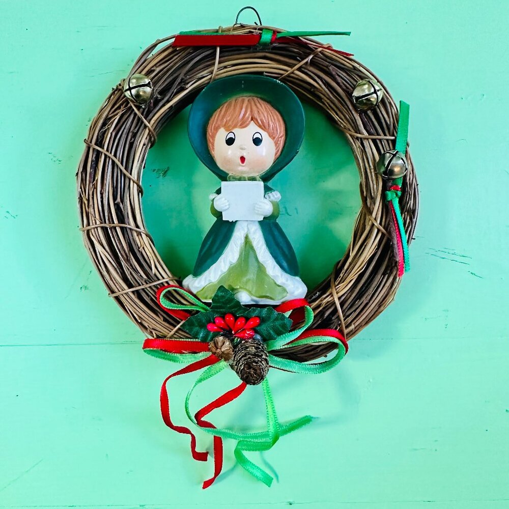 Vintage Mini Christmas Wreath Caroler Grapevine Wall Door Decor 4.75"